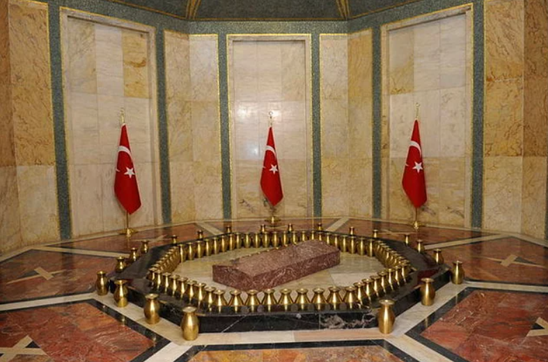 Dosya:Atatürk mezar.png