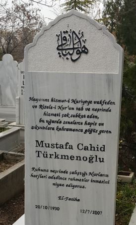 Dosya:M. Cahid Türkmenoğlu Kabir.JPG