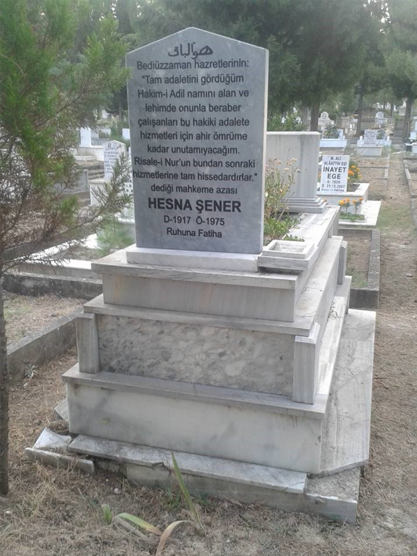 Hesna Şener kabri 2.png